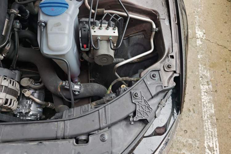 Used Audi A4L 2015 35 TFSI Automatic Comfort Model Engine Bay Left