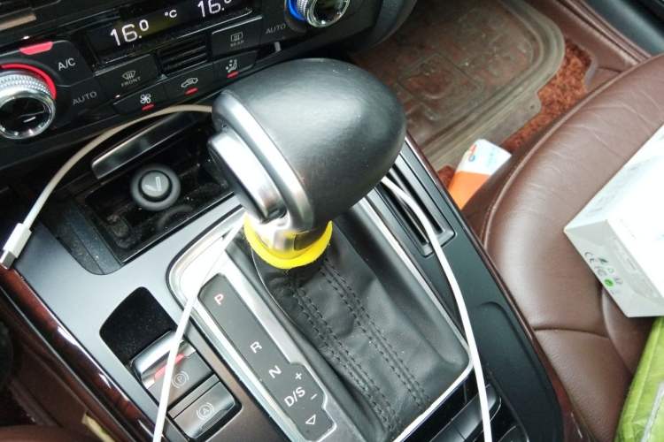 Used Audi A4L 2015 35 TFSI Automatic Comfort Model Gear Lever