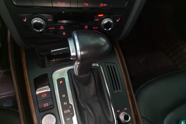 Used Audi A4L 2015 35 TFSI Automatic Comfort Model Gear Lever