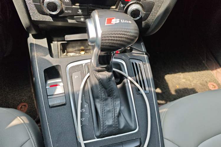 Used Audi A4L 2015 35 TFSI Automatic Standard Model Gear Lever