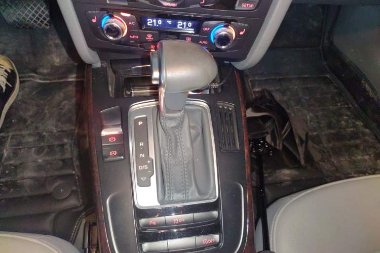 Used Audi A4L 2015 35 TFSI Automatic Comfort Model Gear Lever