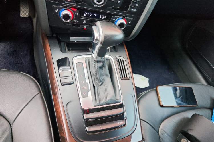 Used Audi A4L 2015 35 TFSI Automatic Comfort Model Gear Lever