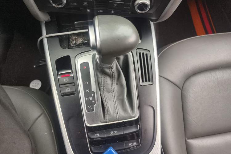 Used Audi A4L 2015 35 TFSI Automatic Standard Model Gear Lever