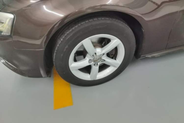 Used Audi A4L 2015 35 TFSI Automatic Standard Model Left Front Wheel Hub