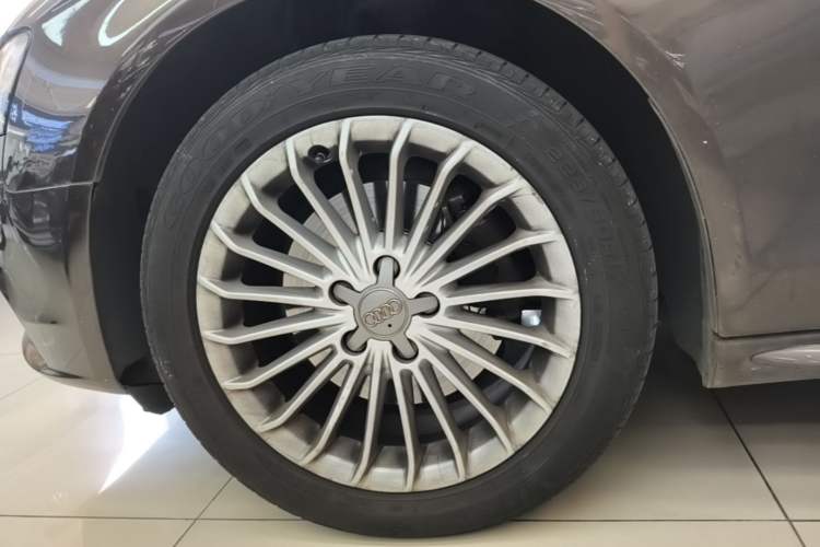 Used Audi A4L 2015 35 TFSI Automatic Comfort Model Left Front Wheel Hub