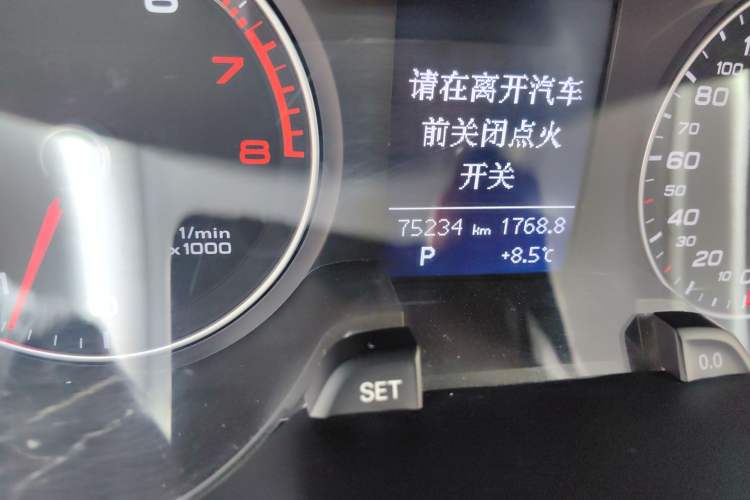 Used Audi A4L 2015 35 TFSI Automatic Standard Model Odometer Close Up