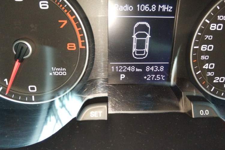 Used Audi A4L 2015 35 TFSI Automatic Comfort Model Odometer Close Up