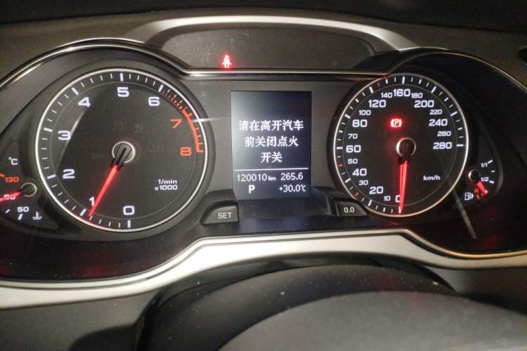Used Audi A4L 2015 35 TFSI Automatic Comfort Model Odometer Close Up
