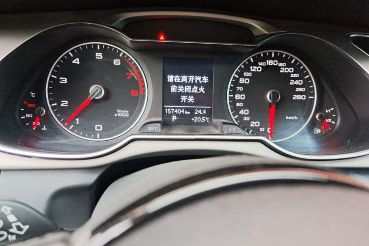 Used Audi A4L 2015 35 TFSI Automatic Comfort Model Odometer Close Up