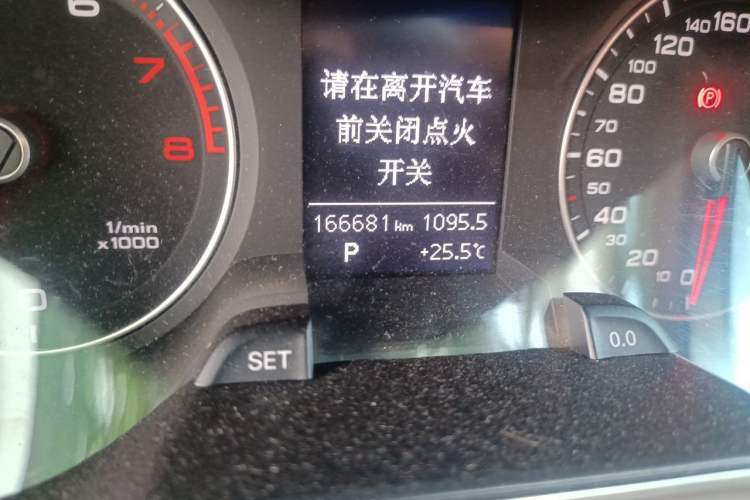 Used Audi A4L 2015 35 TFSI Automatic Standard Model Odometer Close Up