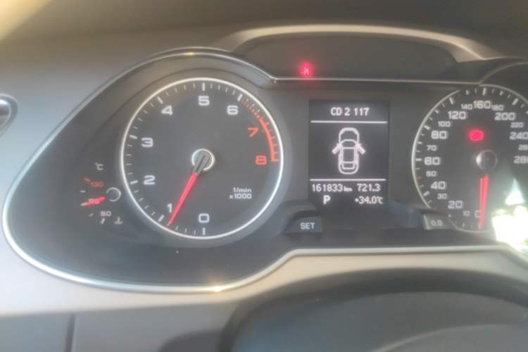 Used Audi A4L 2015 35 TFSI Automatic Comfort Model Odometer Close Up