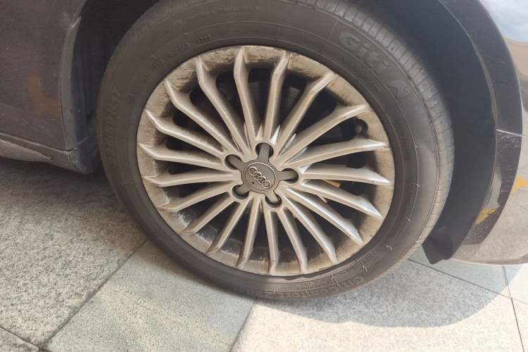 Used Audi A4L 2015 35 TFSI Automatic Standard Model Right Front Wheel Hub
