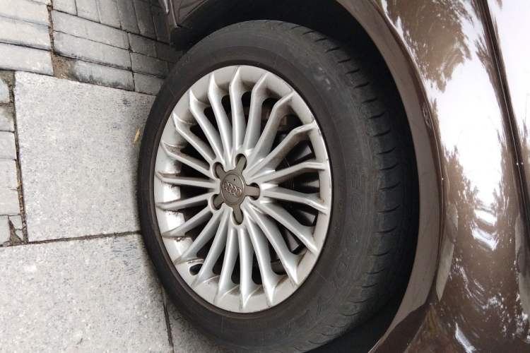 Used Audi A4L 2015 35 TFSI Automatic Comfort Model Right Front Wheel Hub