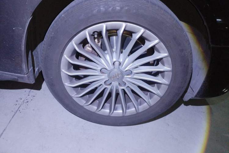 Used Audi A4L 2015 35 TFSI Automatic Comfort Model Right Front Wheel Hub