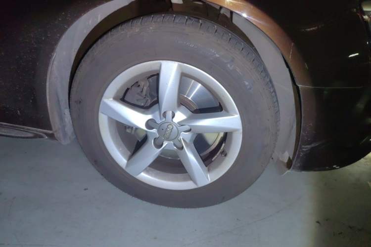 Used Audi A4L 2015 35 TFSI Automatic Standard Model Right Front Wheel Hub