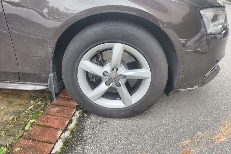 Used Audi A4L 2015 35 TFSI Automatic Standard Model Right Front Wheel Hub