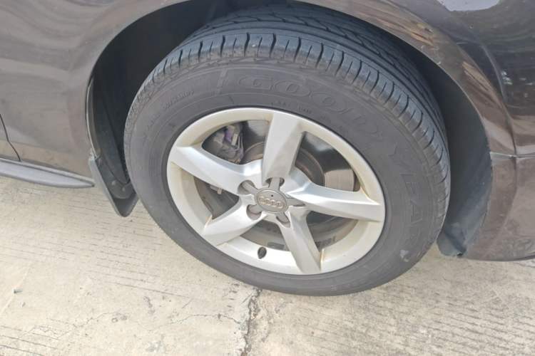 Used Audi A4L 2015 35 TFSI Automatic Standard Model Right Front Wheel Hub
