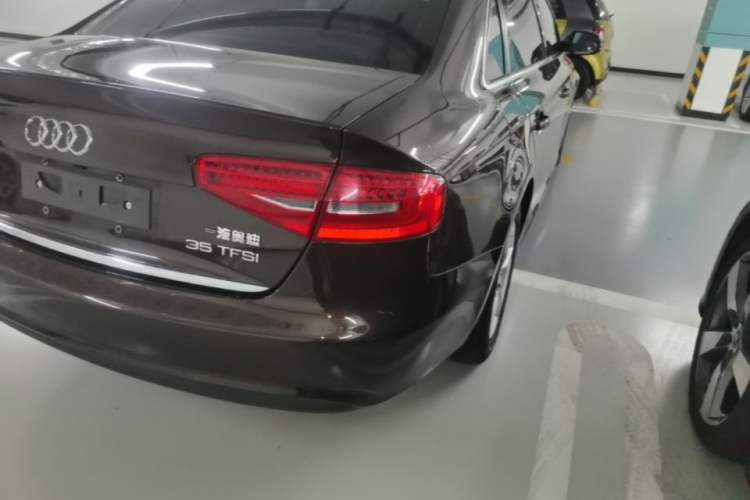 Used Audi A4L 2015 35 TFSI Automatic Standard Model Right Rear Taillight