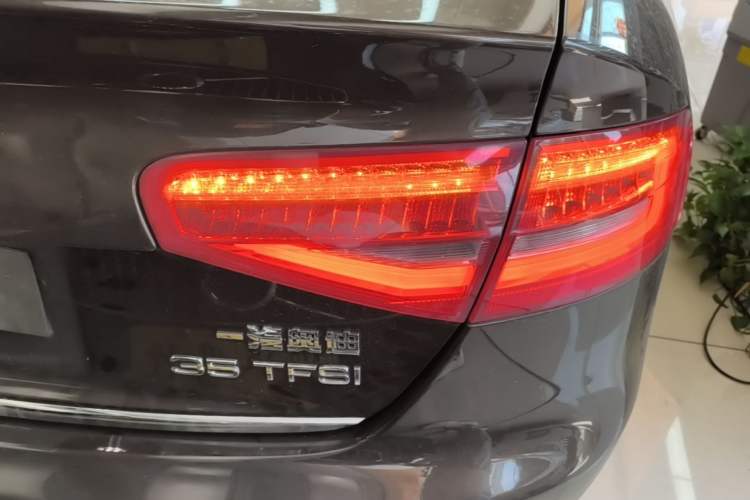 Used Audi A4L 2015 35 TFSI Automatic Comfort Model Right Rear Taillight