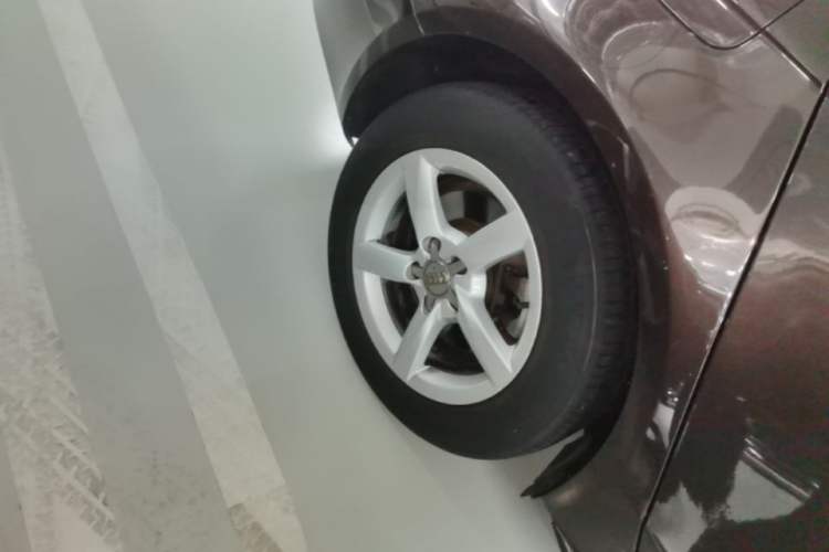 Used Audi A4L 2015 35 TFSI Automatic Standard Model Right Rear Wheel Hub