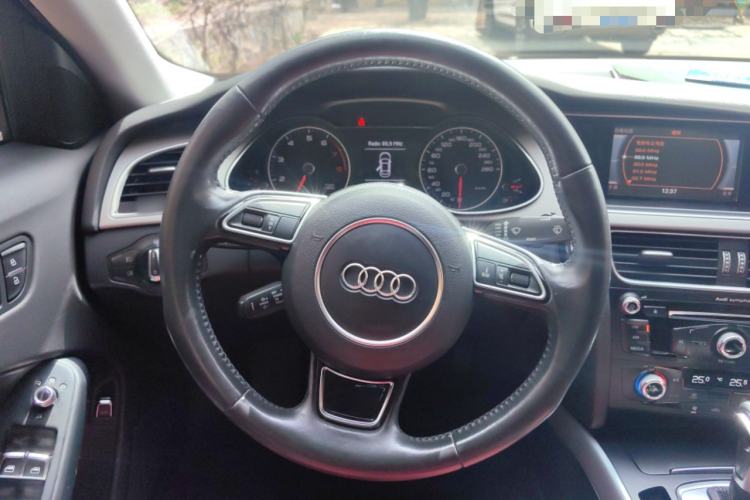 Used Audi A4L 2015 35 TFSI Automatic Standard Model Steering Wheel