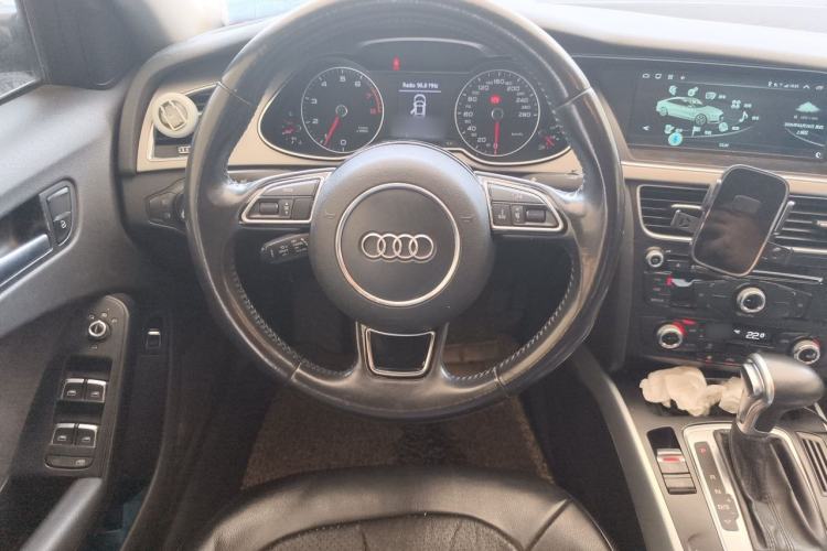 Used Audi A4L 2015 35 TFSI Automatic Standard Model Steering Wheel