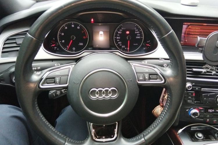 Used Audi A4L 2015 35 TFSI Automatic Comfort Model Steering Wheel