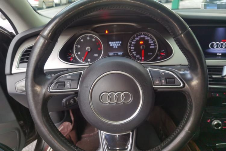 Used Audi A4L 2015 35 TFSI Automatic Comfort Model Steering Wheel