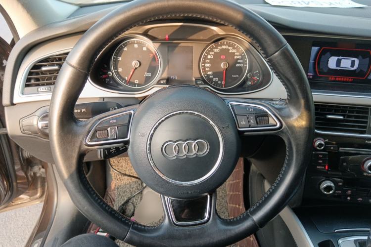Used Audi A4L 2015 35 TFSI Automatic Standard Model Steering Wheel