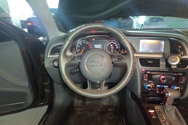 Used Audi A4L 2015 35 TFSI Automatic Comfort Model Steering Wheel