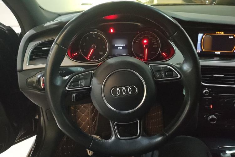 Used Audi A4L 2015 35 TFSI Automatic Comfort Model Steering Wheel