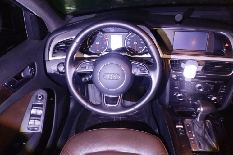 Used Audi A4L 2015 35 TFSI Automatic Comfort Model Steering Wheel
