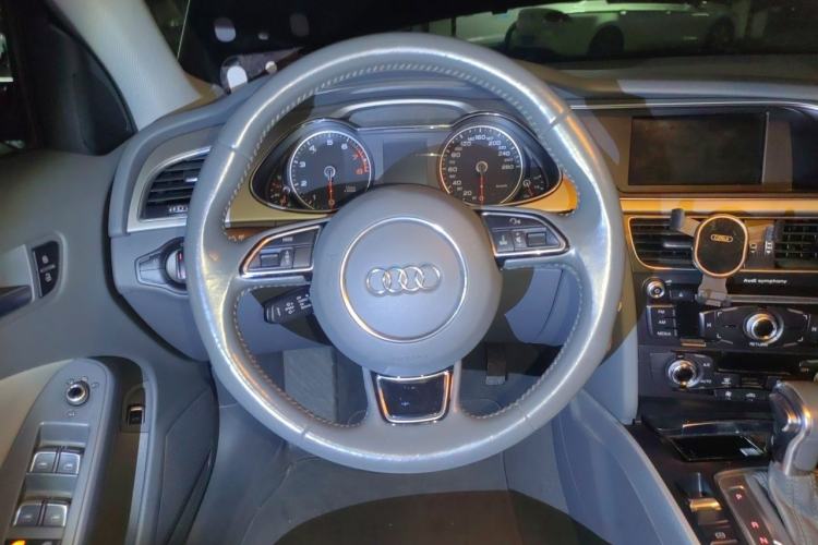 Used Audi A4L 2015 35 TFSI Automatic Standard Model Steering Wheel