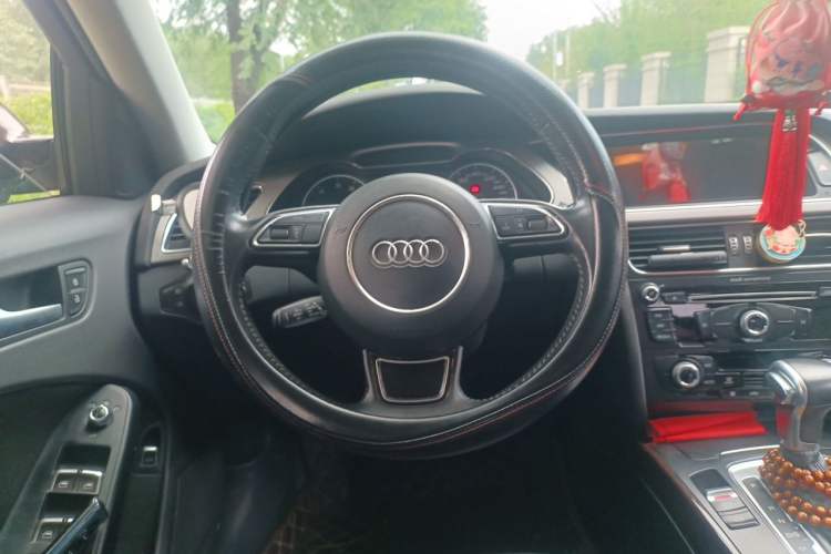 Used Audi A4L 2015 35 TFSI Automatic Standard Model Steering Wheel