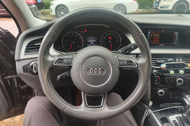 Used Audi A4L 2015 35 TFSI Automatic Standard Model Steering Wheel