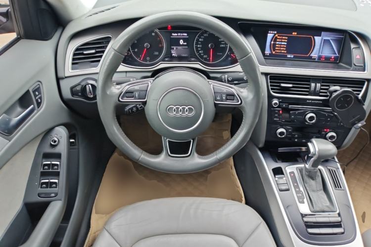 Used Audi A4L 2015 35 TFSI Automatic Standard Model Steering Wheel