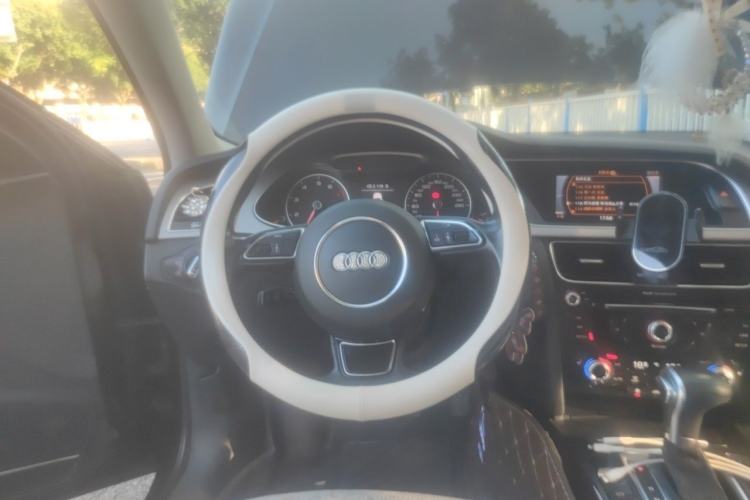 Used Audi A4L 2015 35 TFSI Automatic Comfort Model Steering Wheel