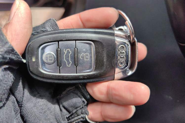 Used Audi A4L 2015 35 TFSI Automatic Standard Model Vehicle Key