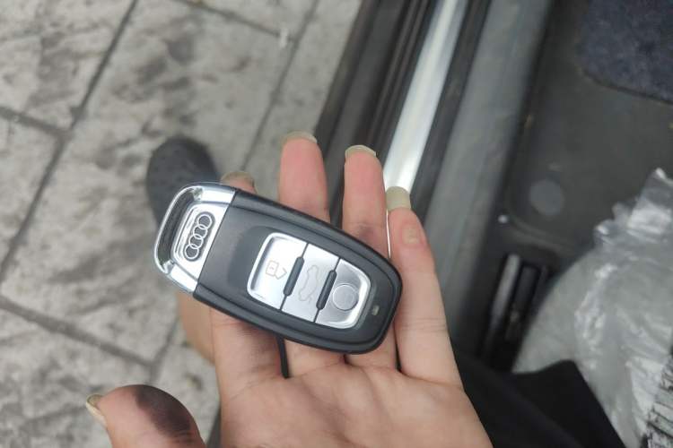 Used Audi A4L 2015 35 TFSI Automatic Standard Model Vehicle Key