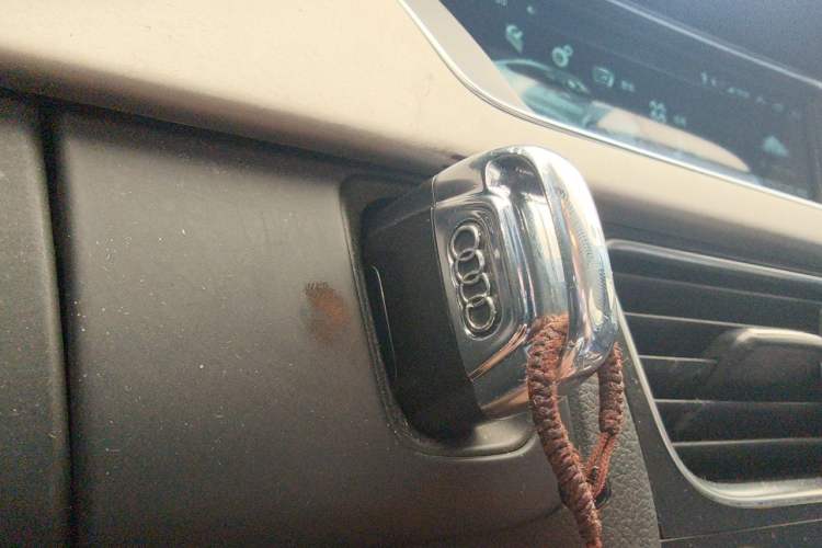Used Audi A4L 2015 35 TFSI Automatic Standard Model Vehicle Key