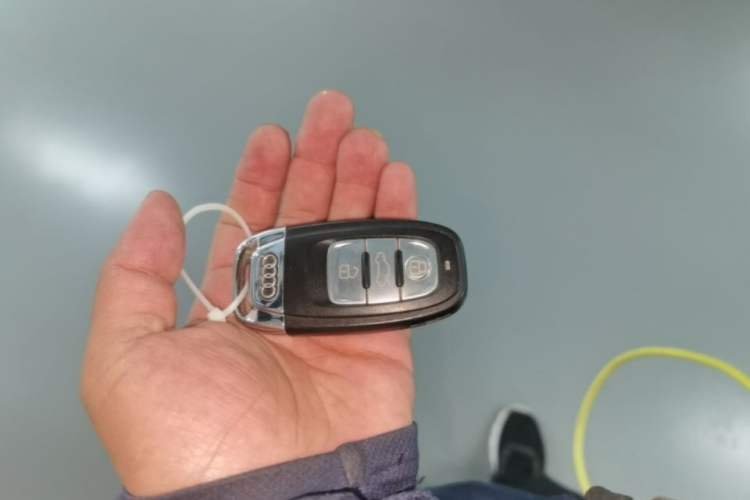 Used Audi A4L 2015 35 TFSI Automatic Standard Model Vehicle Key