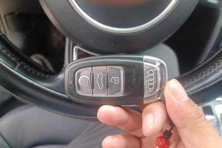 Used Audi A4L 2015 35 TFSI Automatic Standard Model Vehicle Key