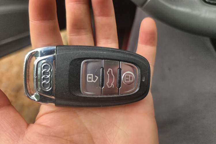 Used Audi A4L 2015 35 TFSI Automatic Standard Model Vehicle Key