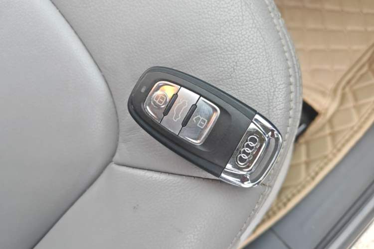 Used Audi A4L 2015 35 TFSI Automatic Standard Model Vehicle Key