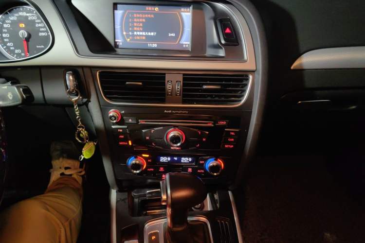 Used Audi A4L 2015 35 TFSI Automatic Standard Model Audio And AC Panel