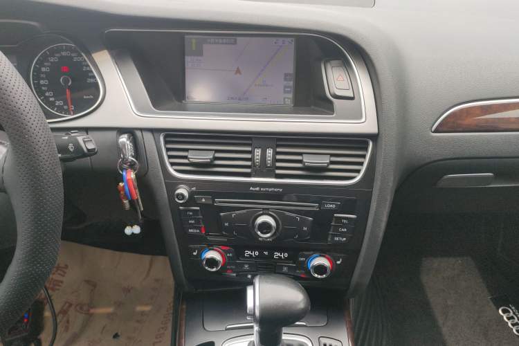 Used Audi A4L 2015 35 TFSI Automatic Comfort Model Audio And AC Panel