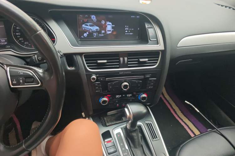 Used Audi A4L 2015 35 TFSI Automatic Standard Model Audio And AC Panel
