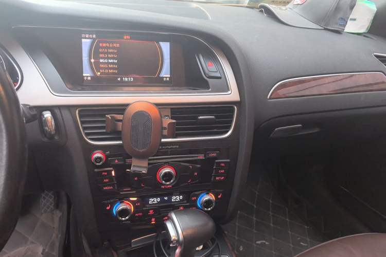 Used Audi A4L 2015 35 TFSI Automatic Comfort Model Audio And AC Panel