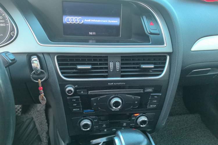 Used Audi A4L 2015 35 TFSI Automatic Standard Model Audio And AC Panel