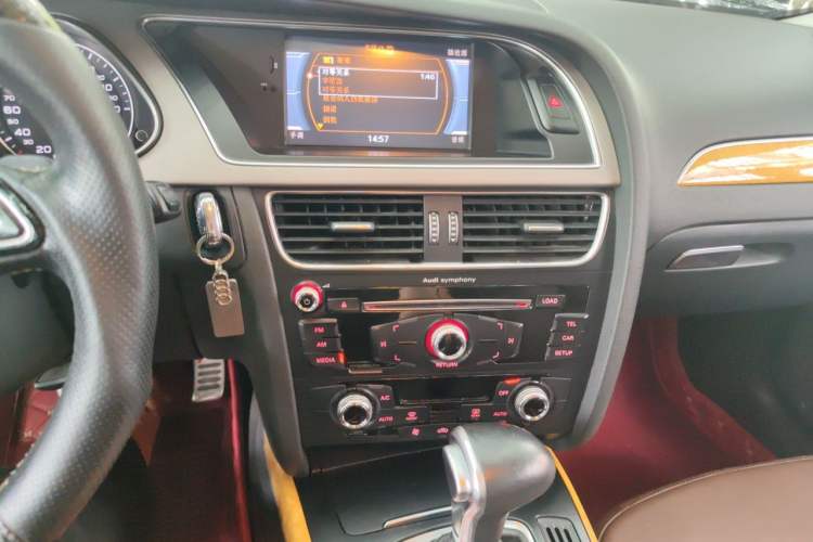Used Audi A4L 2015 35 TFSI Automatic Standard Model Audio And AC Panel
